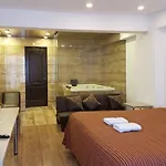 La Cabaña Hotel